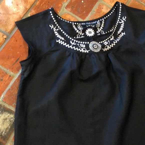 Mlle Gabrielle Ramie blend black pull over with white embroidery top szL - Picture 4 of 8